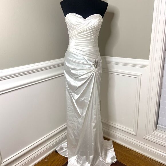 NWT Cinderella Design satin a-line wedding dress size small - Picture 3 of 13